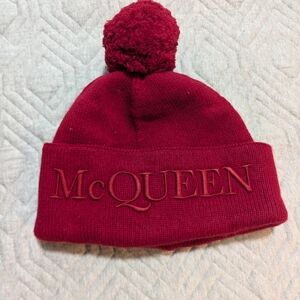 Alexander McQueen Red Skull Cap - Medium
